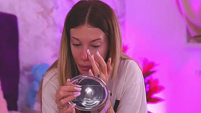 Snapshot of EllinaNuria chatting on 02-21-26, 04:13 EllinaNuria online show from 02-21-26, 04:13