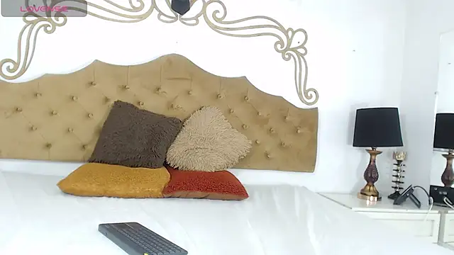 Snapshot of CloeCastillo chatting on 02-21-26, 09:32 CloeCastillo online show from 02-21-26, 09:32