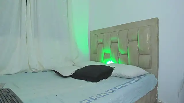 LatinoDark online show from 02-09-26, 03:43