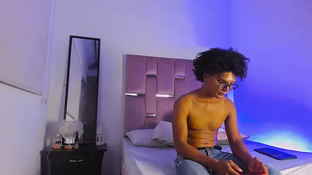 LatinoDark online show from 02-27-26, 03:28