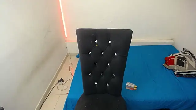 Snapshot of Naomy_Reiden chatting on 02-12-26, 06:25 Naomy Reiden online show from 02-12-26, 06:25