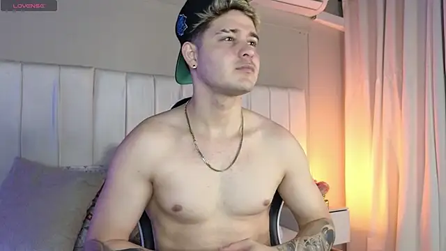 Snapshot of rayan_linxx chatting on 02-10-26, 07:18 rayan linxx online show from 02-10-26, 07:18