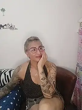 Snapshot of Charlotte_gray_ chatting on 02-13-26, 01:18 Charlotte gray online show from 02-13-26, 01:18