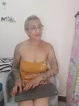 Snapshot of Charlotte_gray_ chatting on 02-19-26, 10:50 Charlotte gray online show from 02-19-26, 10:50