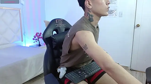 Snapshot of estefan_tay chatting on 02-09-26, 03:10 estefan tay online show from 02-09-26, 03:10