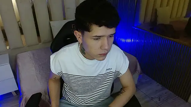 Snapshot of estefan_tay chatting on 02-28-26, 02:34 estefan tay online show from 02-28-26, 02:34