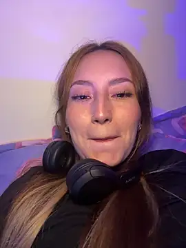 Snapshot of Lis_peach chatting on 02-26-26, 05:39 Lis peach online show from 02-26-26, 05:39