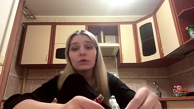 MiaBerlateen online show from 02-23-26, 07:00