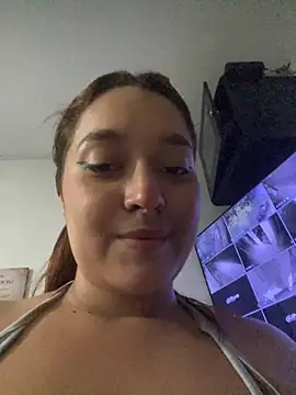 Snapshot of Emily_Harpeer chatting on 03-08-26, 11:30 Emily Harpeer online show from 03-08-26, 11:30