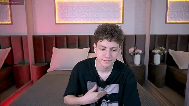 Snapshot of StefanBev chatting on 02-11-26, 07:30 StefanBev online show from 02-11-26, 07:30