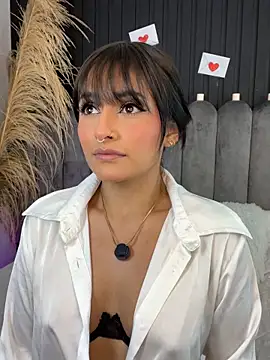 Snapshot of Nanda_vixen_ chatting on 02-15-26, 09:00 Nanda vixen online show from 02-15-26, 09:00