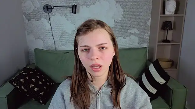 Snapshot of LesleySky chatting on 02-22-26, 06:06 LesleySky online show from 02-22-26, 06:06