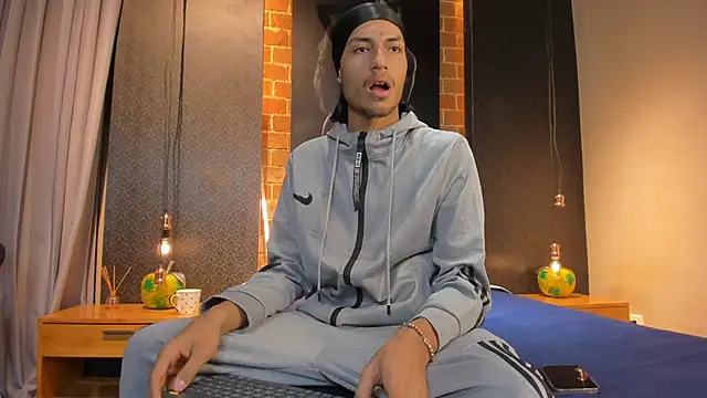 Snapshot of ItsZairen chatting on 02-09-26, 03:54 ItsZairen online show from 02-09-26, 03:54