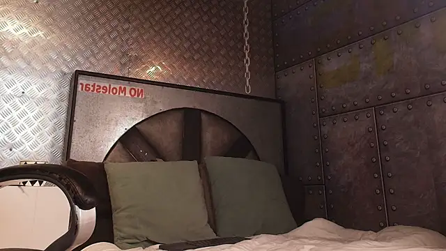 Snapshot of ItsZairen chatting on 02-12-26, 03:45 ItsZairen online show from 02-12-26, 03:45