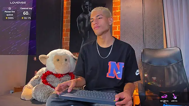 Snapshot of ItsZairen chatting on 02-19-26, 05:58 ItsZairen online show from 02-19-26, 05:58