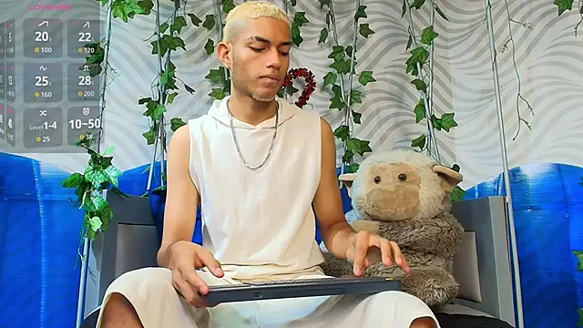 Snapshot of ItsZairen chatting on 02-20-26, 04:09 ItsZairen online show from 02-20-26, 04:09