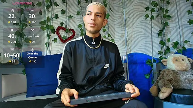 Snapshot of ItsZairen chatting on 02-26-26, 04:22 ItsZairen online show from 02-26-26, 04:22