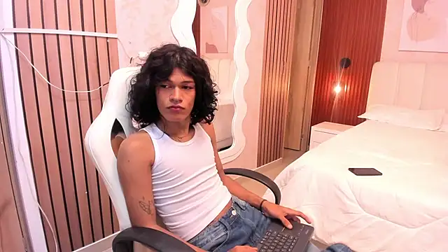 littlesweet18  online show from 02-15-26, 12:51