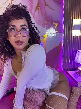 Snapshot of Woo_isDaphne chatting on 03-02-26, 12:02 Woo isDaphne online show from 03-02-26, 12:02