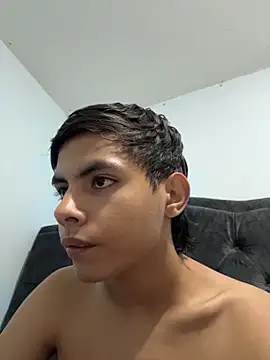 Snapshot of two_cam_latin chatting on 02-27-26, 05:07 two cam latin online show from 02-27-26, 05:07