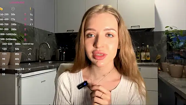 Snapshot of BeaCazin chatting on 02-19-26, 06:42 BeaCazin online show from 02-19-26, 06:42