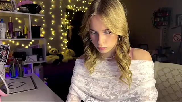 Snapshot of amily_sunray chatting on 02-14-26, 01:30 amily sunray online show from 02-14-26, 01:30