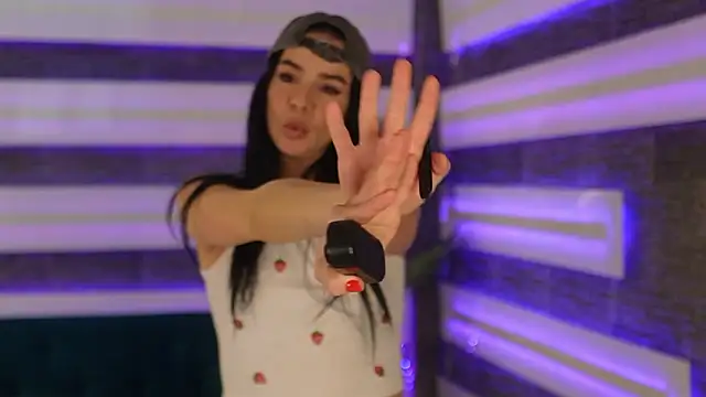 Snapshot of SkyMusee_ chatting on 02-20-26, 01:22 SkyMusee online show from 02-20-26, 01:22