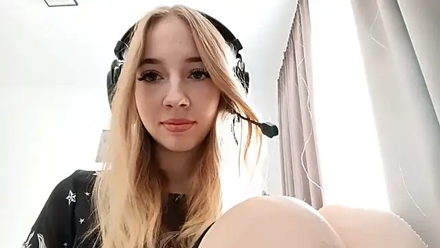 Snapshot of WackyNome chatting on 02-14-26, 06:10 WackyNome online show from 02-14-26, 06:10