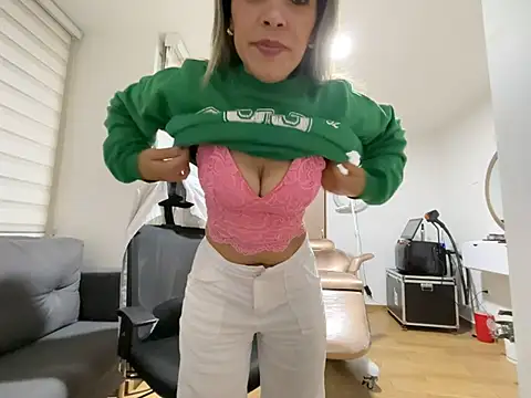 Snapshot of Encantadora_Eva chatting on 02-16-26, 01:24 Encantadora Eva online show from 02-16-26, 01:24