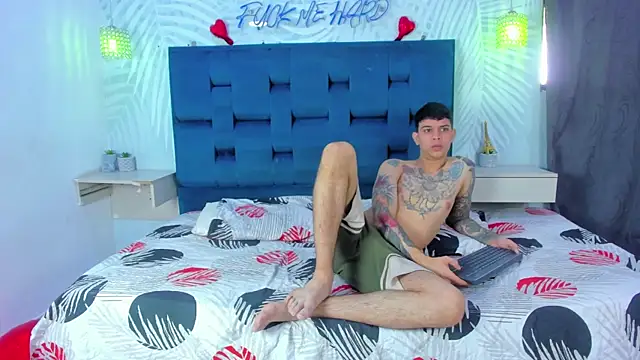 Snapshot of Adventurous_Boys chatting on 02-15-26, 02:14 Adventurous Boys online show from 02-15-26, 02:14