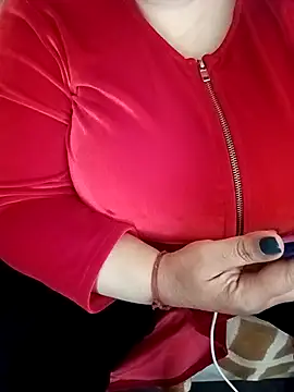 Snapshot of Simran_008 chatting on 02-13-26, 04:41 Simran 008 online show from 02-13-26, 04:41