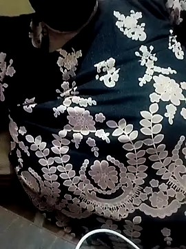 Snapshot of Simran_008 chatting on 02-27-26, 03:45 Simran 008 online show from 02-27-26, 03:45