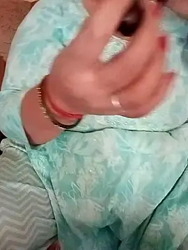 Snapshot of Simran_008 chatting on 03-01-26, 07:32 Simran 008 online show from 03-01-26, 07:32