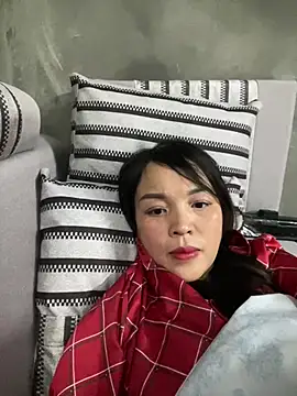 Snapshot of Strawberry-wet chatting on 02-13-26, 02:35 Strawberry-wet online show from 02-13-26, 02:35