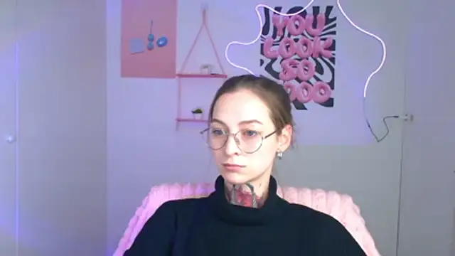 Esmi Winter online show from 02-25-26, 06:12