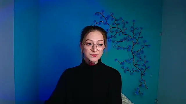 Esmi Winter online show from 02-28-26, 06:14