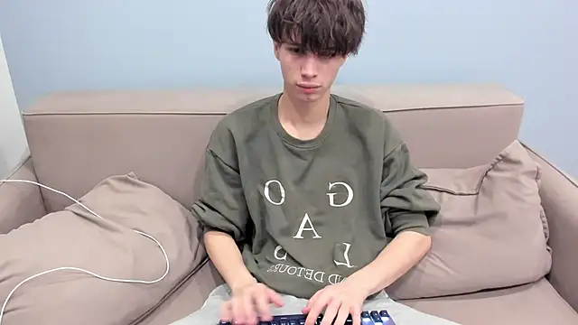 Snapshot of Ur_NextDoor_Boy chatting on 02-10-26, 07:29 Ur NextDoor Boy online show from 02-10-26, 07:29