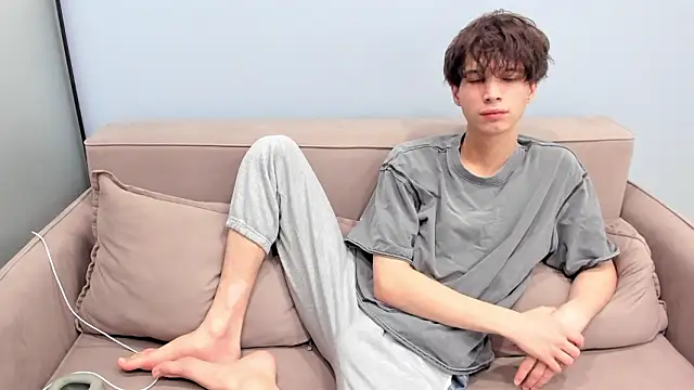 Snapshot of Ur_NextDoor_Boy chatting on 02-17-26, 06:47 Ur NextDoor Boy online show from 02-17-26, 06:47