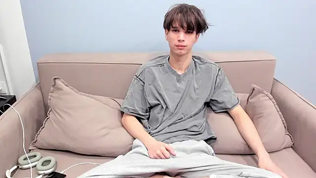 Snapshot of Ur_NextDoor_Boy chatting on 02-20-26, 07:47 Ur NextDoor Boy online show from 02-20-26, 07:47