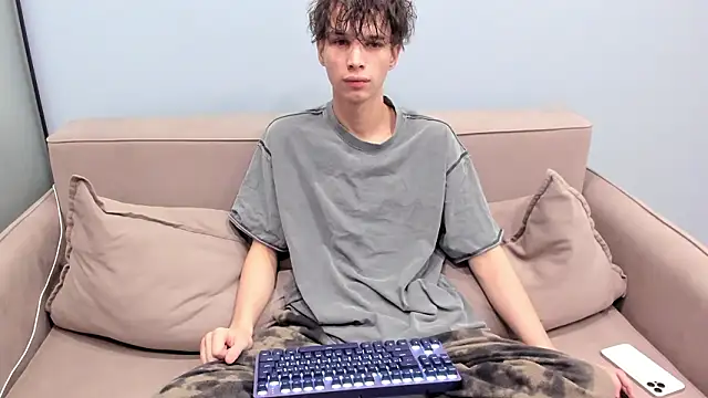 Snapshot of Ur_NextDoor_Boy chatting on 02-22-26, 09:13 Ur NextDoor Boy online show from 02-22-26, 09:13