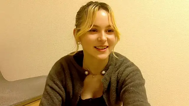 Snapshot of e_ri_ka93 chatting on 02-22-26, 11:09 e ri ka93 online show from 02-22-26, 11:09