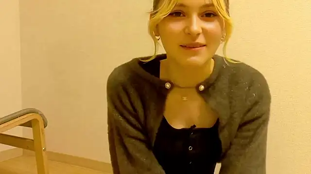 Snapshot of e_ri_ka93 chatting on 02-23-26, 10:12 e ri ka93 online show from 02-23-26, 10:12