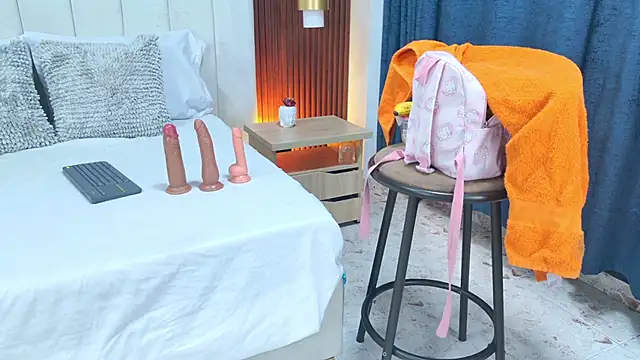 Snapshot of Brisa_Silva chatting on 04-10-26, 11:37 Brisa Silva online show from 04-10-26, 11:37