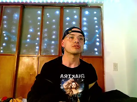 Snapshot of DanniHotBoy02 chatting on 02-11-26, 03:11 DanniHotBoy02 online show from 02-11-26, 03:11