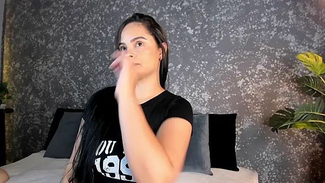 Snapshot of emma__summers chatting on 02-24-26, 07:23 emma summers online show from 02-24-26, 07:23