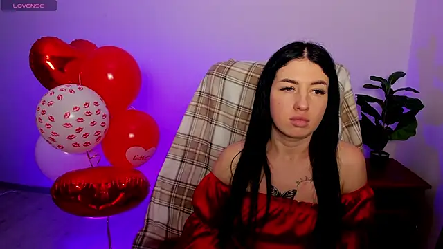 Snapshot of milanasky5 chatting on 02-13-26, 04:03 milanasky5 online show from 02-13-26, 04:03