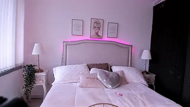 Maya-jhons online show from 02-15-26, 02:03