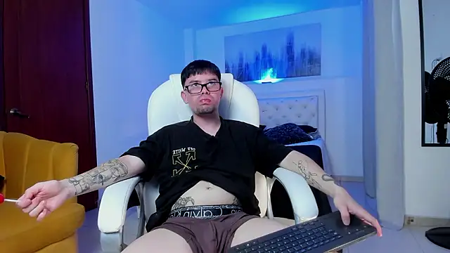 Snapshot of KaiStein chatting on 02-11-26, 07:19 KaiStein online show from 02-11-26, 07:19