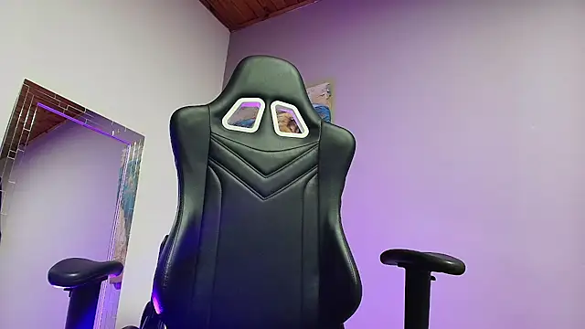 Snapshot of Noah-JONES chatting on 02-17-26, 03:36 Noah-JONES online show from 02-17-26, 03:36