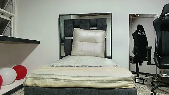 Snapshot of Noah-JONES chatting on 02-18-26, 03:46 Noah-JONES online show from 02-18-26, 03:46